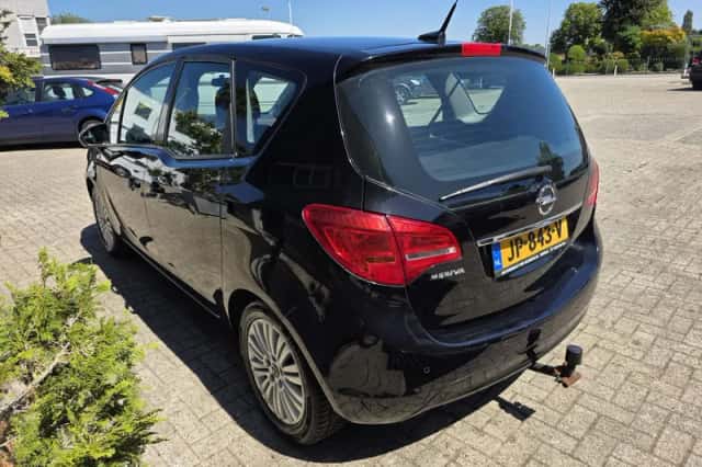 Opel Meriva (2011) thumbnail 4