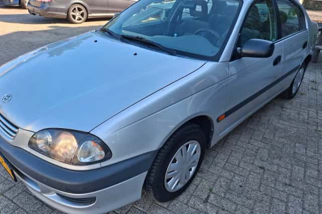 Toyota Avensis (1999) thumbnail 4