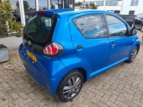 Toyota Aygo (2012) thumbnail 2