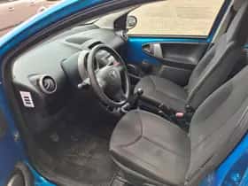 Toyota Aygo (2012) thumbnail 5