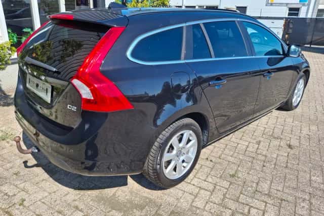 Volvo V60 (2013) thumbnail 2