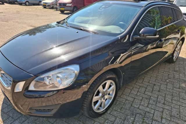 Volvo V60 (2013) thumbnail 4