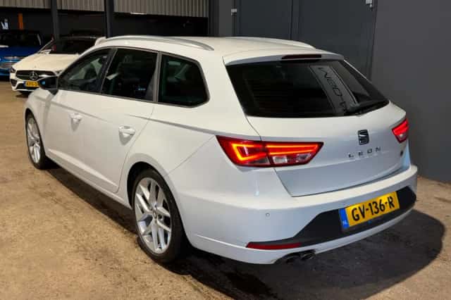 SEAT Leon (2015) thumbnail 3