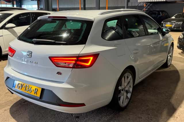 SEAT Leon (2015) thumbnail 4