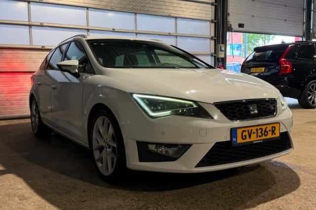 SEAT Leon (2015) thumbnail 5