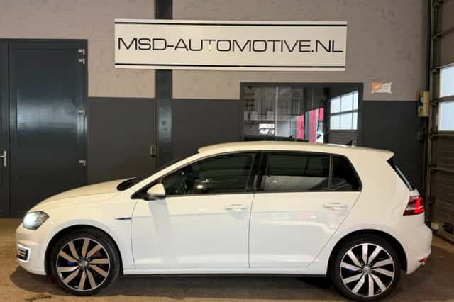 Volkswagen Golf (2015) thumbnail 6