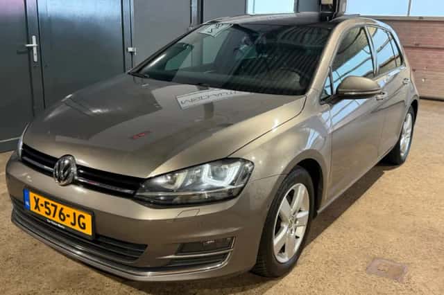 Volkswagen Golf (2013) thumbnail 2