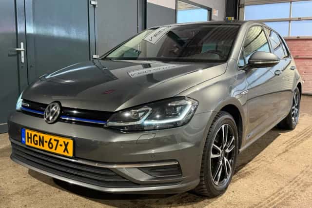 Volkswagen Golf (2019) thumbnail 2