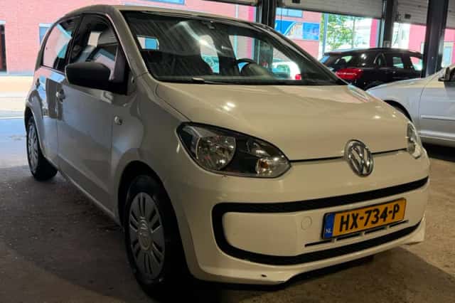 Volkswagen Up! (2016) thumbnail 5