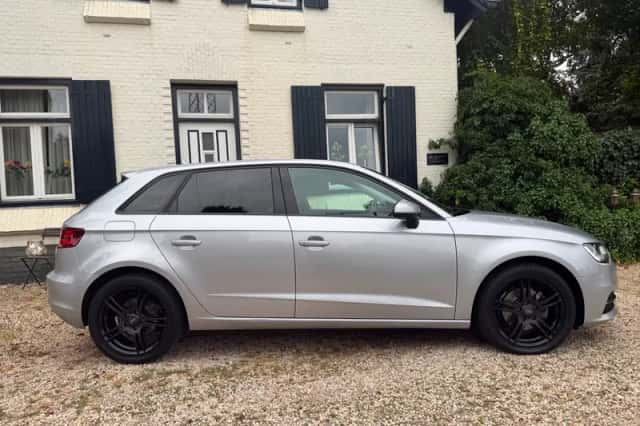 Audi A3 (2015) thumbnail 5