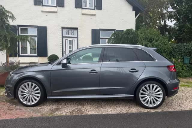 Audi A3 (2015) thumbnail 3