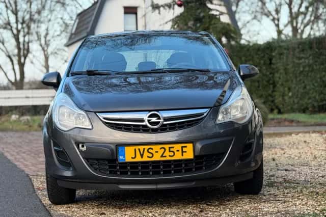Opel Corsa (2012) thumbnail 2
