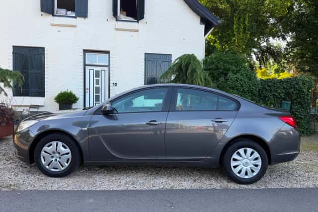 Opel Insignia (2008) thumbnail 3