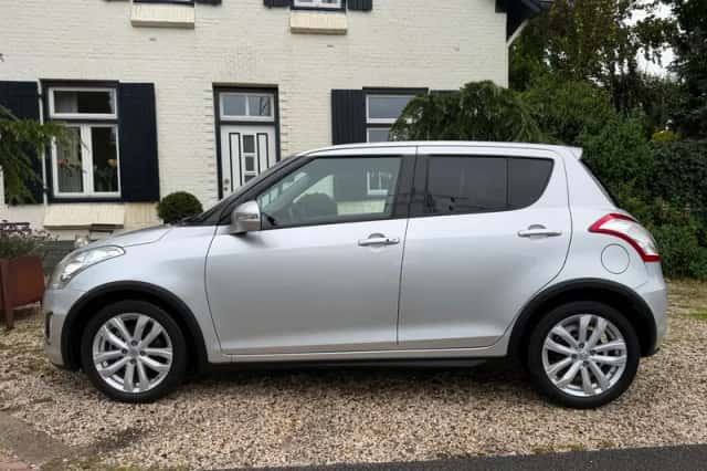 Suzuki Swift (2015) thumbnail 3