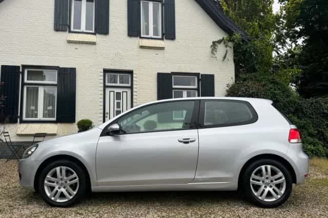 Volkswagen Golf (2010) thumbnail 3