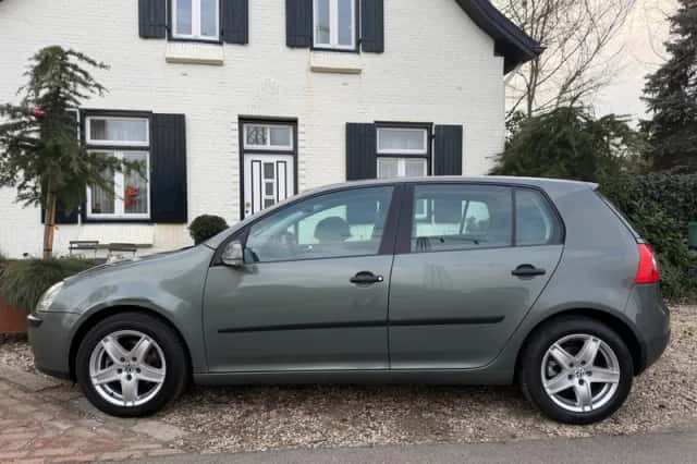 Volkswagen Golf (2004) thumbnail 3