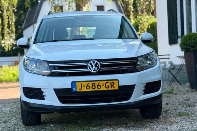 Volkswagen Tiguan (2013) thumbnail 2