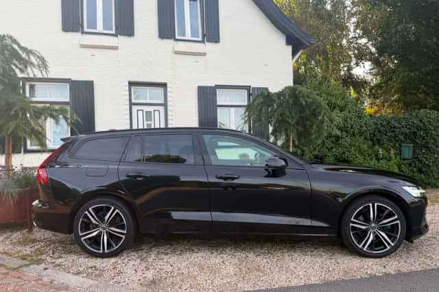 Volvo V60 (2021) thumbnail 5