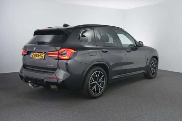 BMW X3 (2023) thumbnail 2