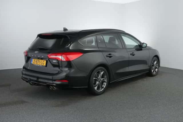 Ford Focus (2021) thumbnail 3
