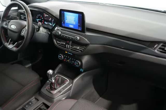 Ford Focus (2021) thumbnail 4