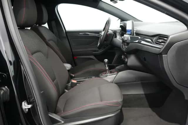 Ford Focus (2021) thumbnail 5