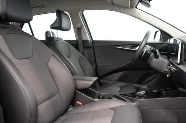 Kia Niro (2023) thumbnail 6