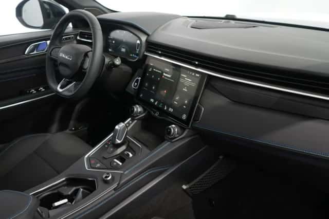 Lynk & Co 01 (2023) thumbnail 3