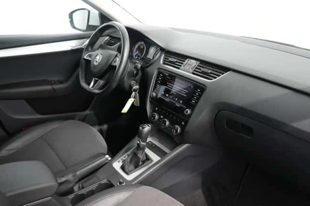 Škoda Octavia (2020) thumbnail 4