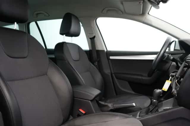 Škoda Octavia (2020) thumbnail 5