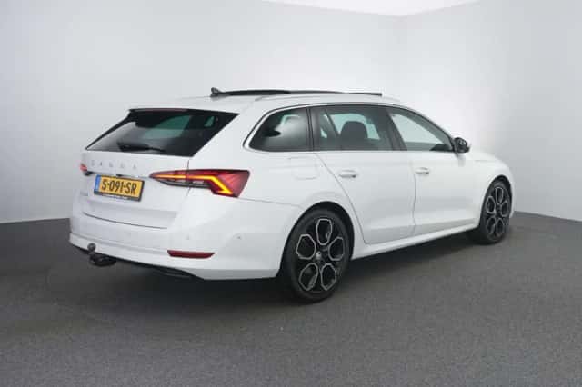 Škoda Octavia (2020) thumbnail 3