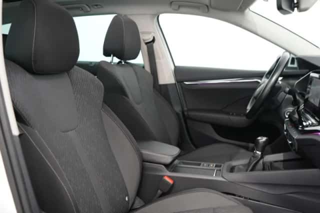 Škoda Octavia (2020) thumbnail 5