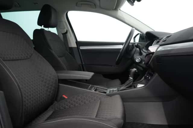 Škoda Superb (2021) thumbnail 6