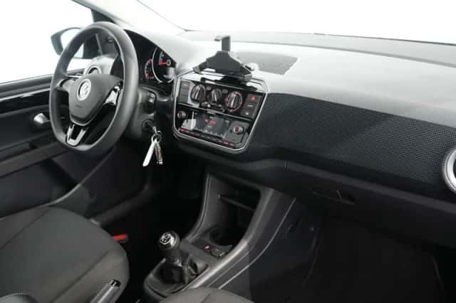 Volkswagen Up! (2021) thumbnail 4