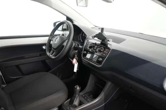 Volkswagen Up! (2017) thumbnail 4