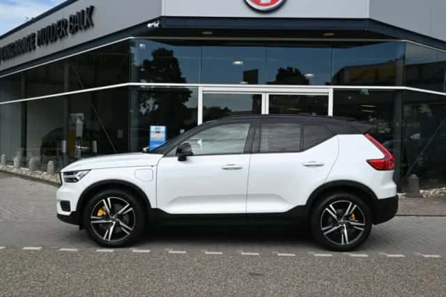Volvo XC40 (2020) thumbnail 2