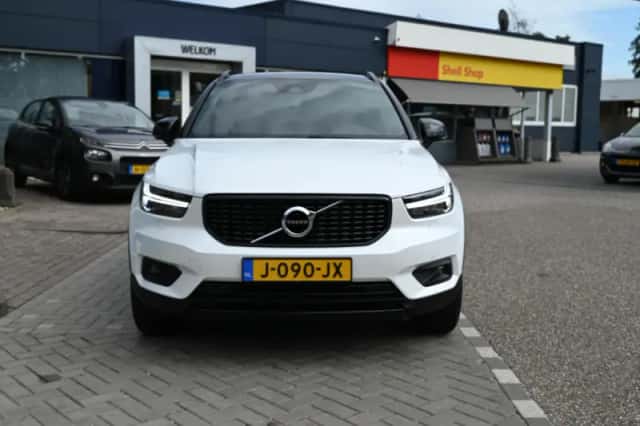 Volvo XC40 (2020) thumbnail 3