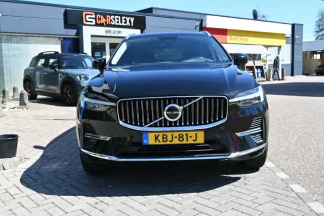 Volvo XC60 (2021) thumbnail 3