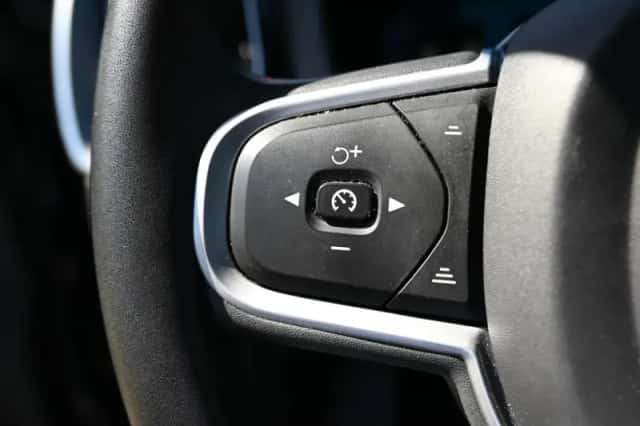 Volvo XC60 (2021) thumbnail 2