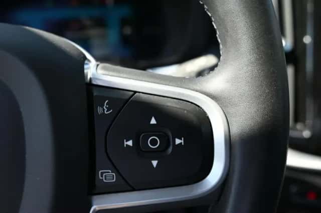 Volvo XC60 (2021) thumbnail 3