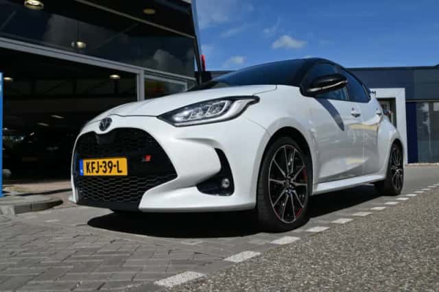 Toyota Yaris (2023) thumbnail 4