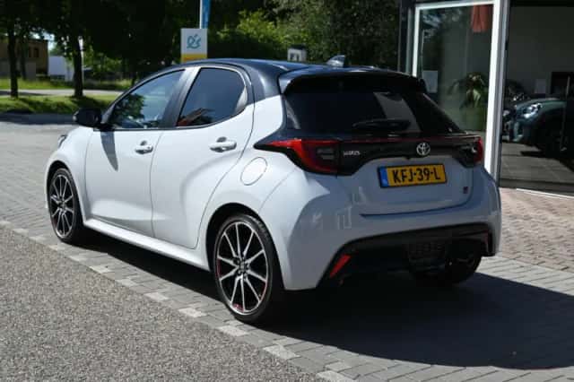 Toyota Yaris (2023) thumbnail 5