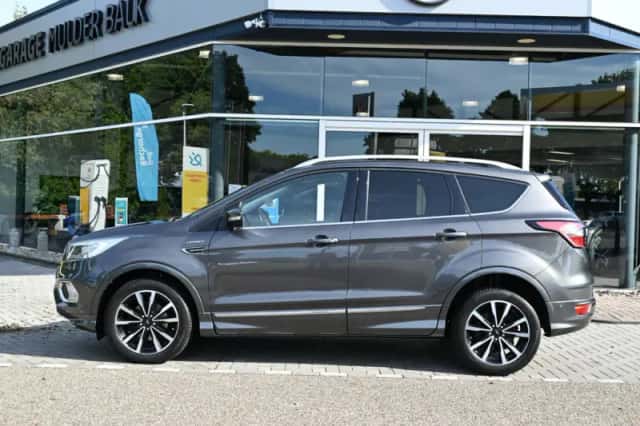 Ford Kuga (2018) thumbnail 2