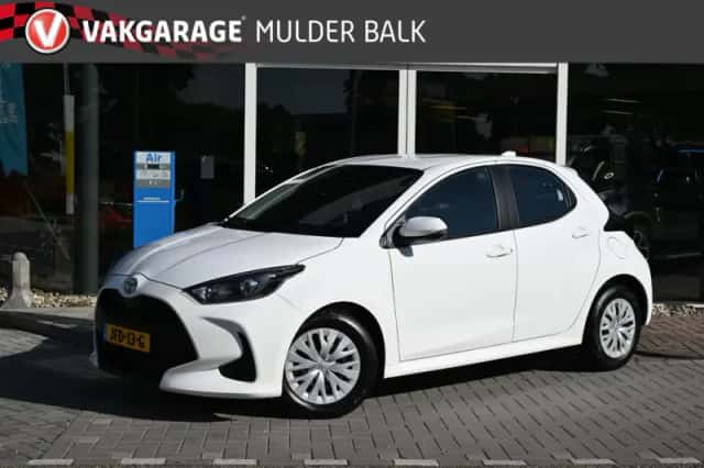 Toyota Yaris (2025) thumbnail 1