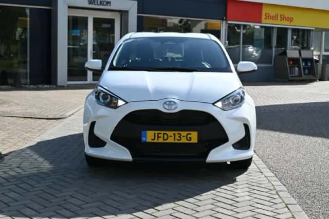 Toyota Yaris (2025) thumbnail 3