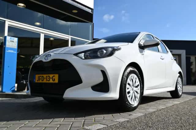 Toyota Yaris (2025) thumbnail 4