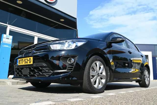 Kia Rio (2023) thumbnail 4