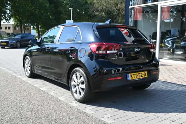 Kia Rio (2023) thumbnail 5