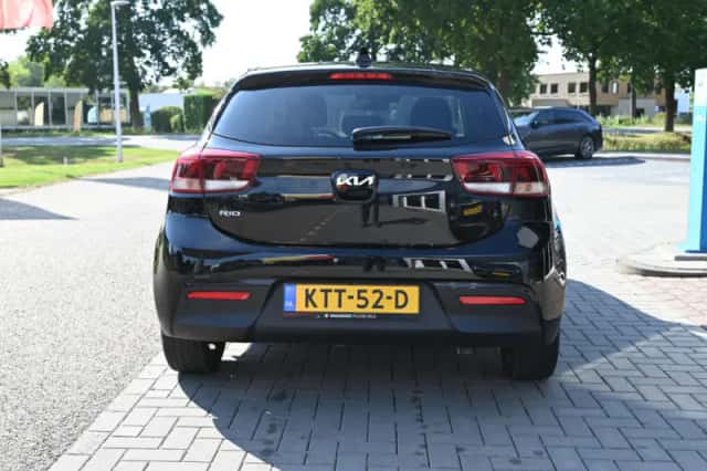 Kia Rio (2023) thumbnail 6