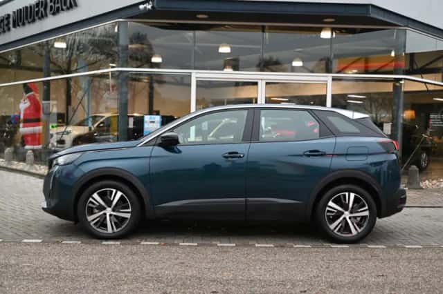 Peugeot 3008 (2023) thumbnail 2